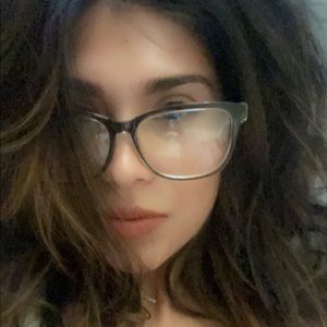 Meet your Posher, Elena